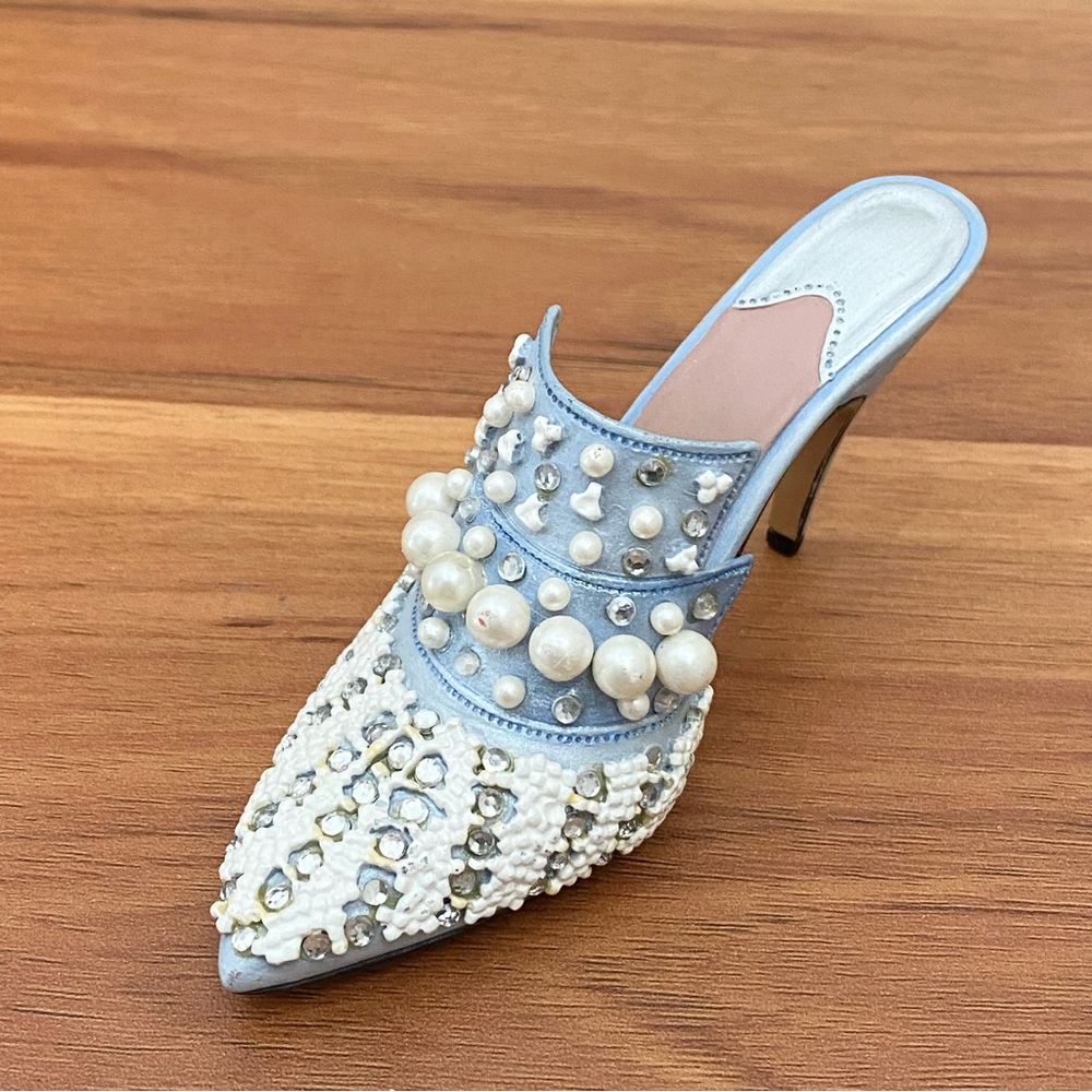 1999 RAINE Just the Right Shoe Frosted Fantasy Mini Ceramic Blue Shoe Figurine